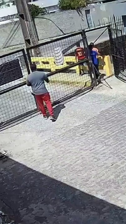 Aluno de escolinha de futebol pede dedo da mão após explosão de bomba na sede de clube nordestino