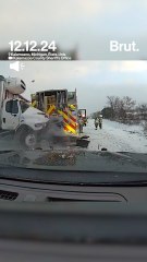 Un véhicule de police et un camion de pompiers percutés à grande vitesse par un camion