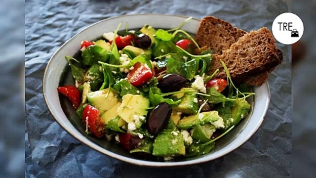 Llevamos toda la vida pensado que cenar una ensalada es lo mejor, ahora, Isabel Belaustegui, médico experta lo desmiente: supone mucha carga digestiva