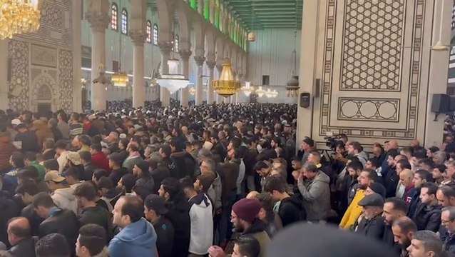 Jubilant Syrians gather for first Friday prayers since Assad regime fell