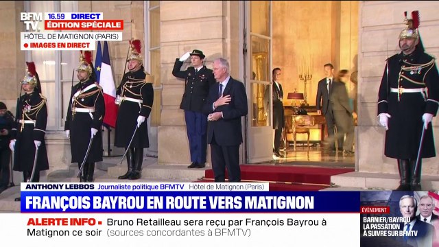 Michel Barnier applaudi par ses collaborateurs avant d'accueillir François Bayrou à Matignon