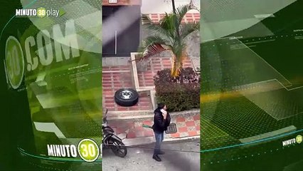 Llanta de un bus salió volando e impactó contra una motociclista