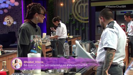 Helena Rizzo se distrai com Well: "Esqueci tudo que você falou"