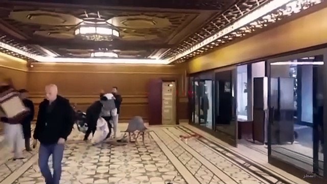 حرقوا قبر حافظ الأسد وبالوا عليه ودنسوه وهذا ما وجده السوريون في قصر بشار الأسد وأخيه ماهر