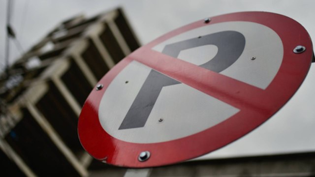 Caos en la movilidad por el mal parqueo se intensifica durante las fiestas decembrinas en Bogotá