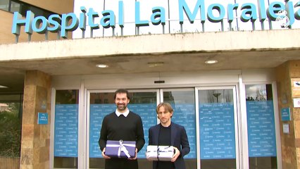 El Real Madrid visita varios hospitales para dar una sorpresa a los niños