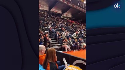 Emocionante ovación de la Fonteta a los militares que siguen ayudando en Valencia tras el paso de la DANA