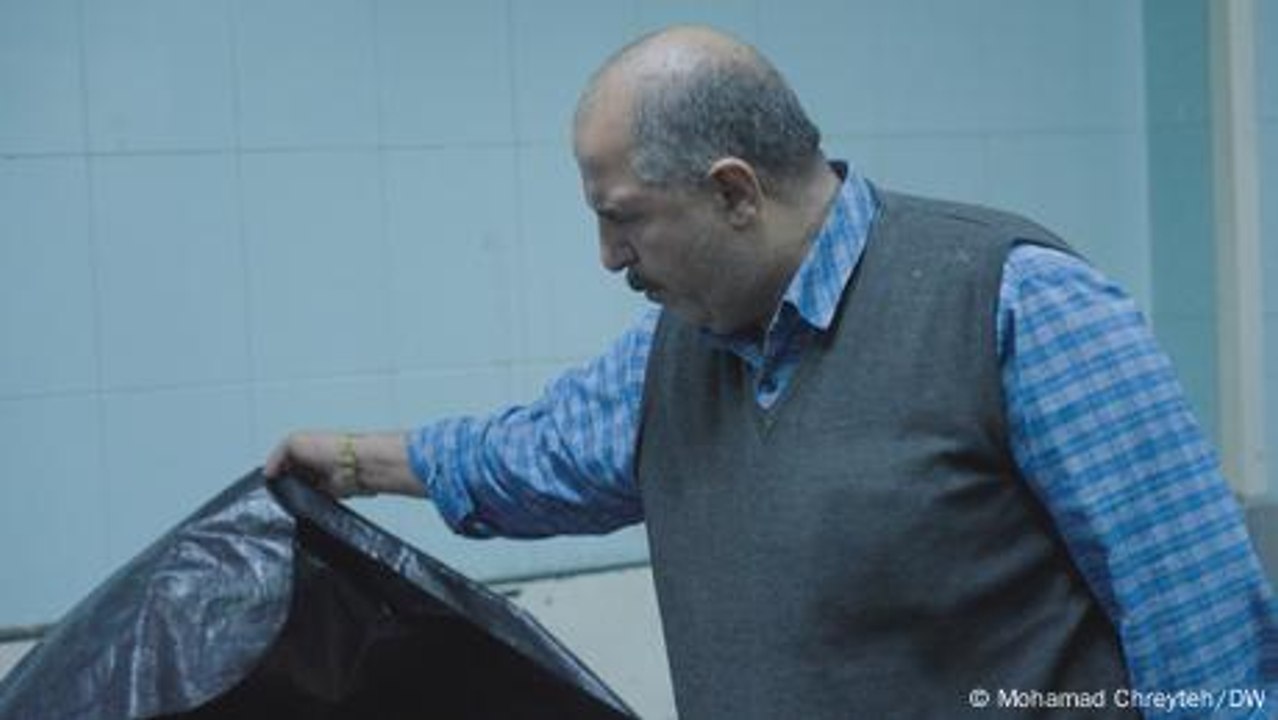 Sirios buscan a sus seres queridos