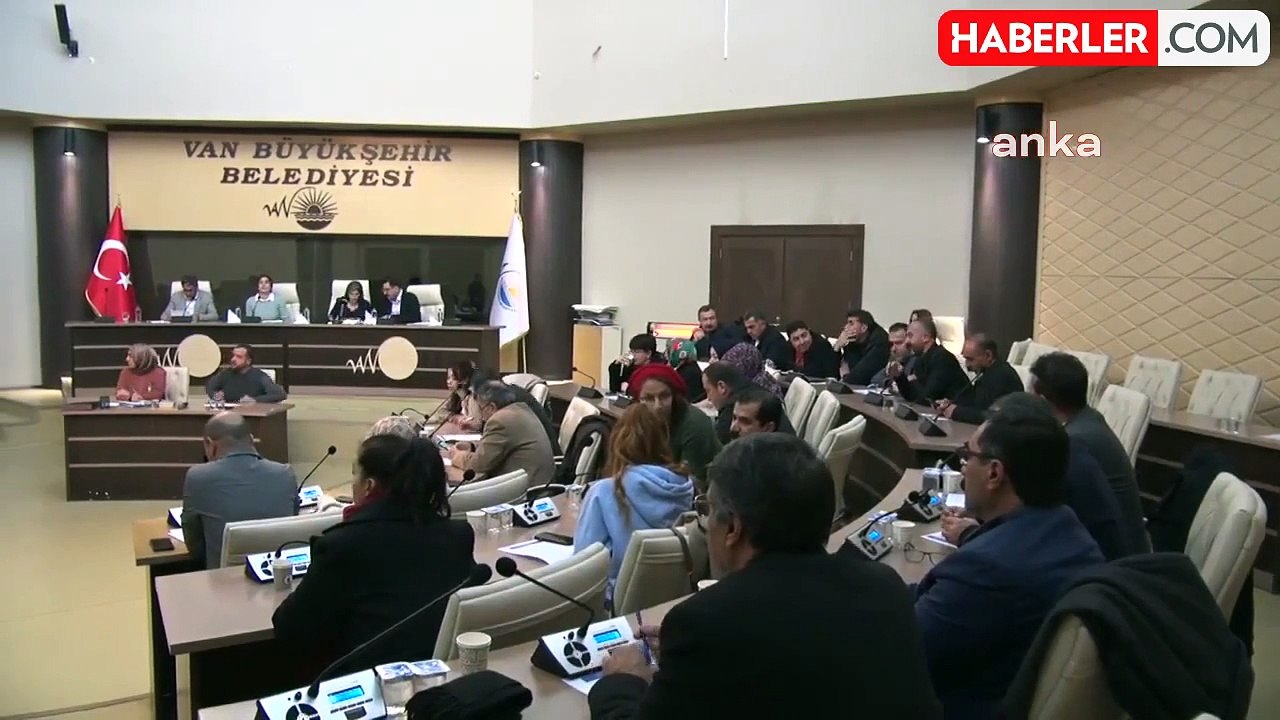 Van Büyükşehir Belediye Meclisi'nde, Doğan ve Okay'ın Gözaltına Alınmasına Tepki