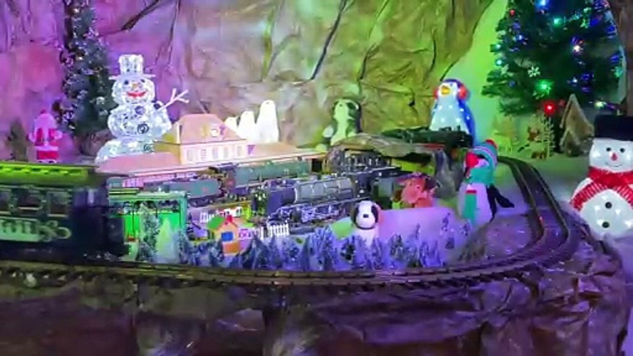LE CREUSOT : Féerie de Noël au départ des trains du Père Noël