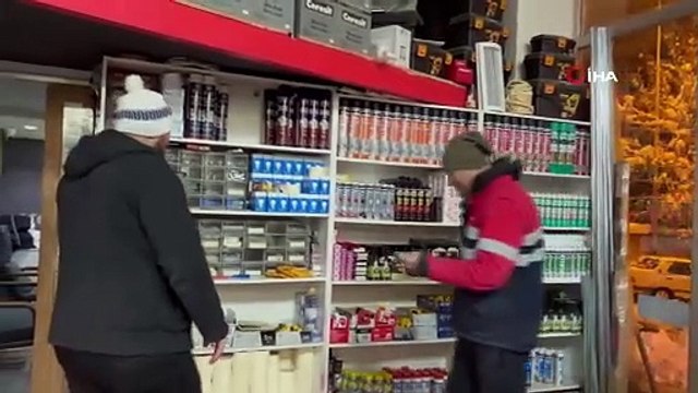 Yol ortasında kayak keyfi! Fıkra değil gerçek