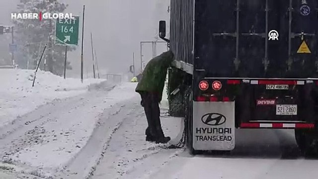 ABD'nin California eyaletinde etkili olan kar fırtınası, trafikte yoğunluk oluşturdu