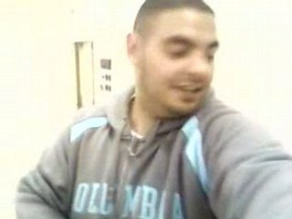 Momo é la danse du balai