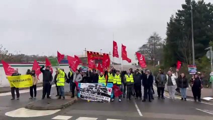 Union workers protest planned Vauxhall closure outside factory
