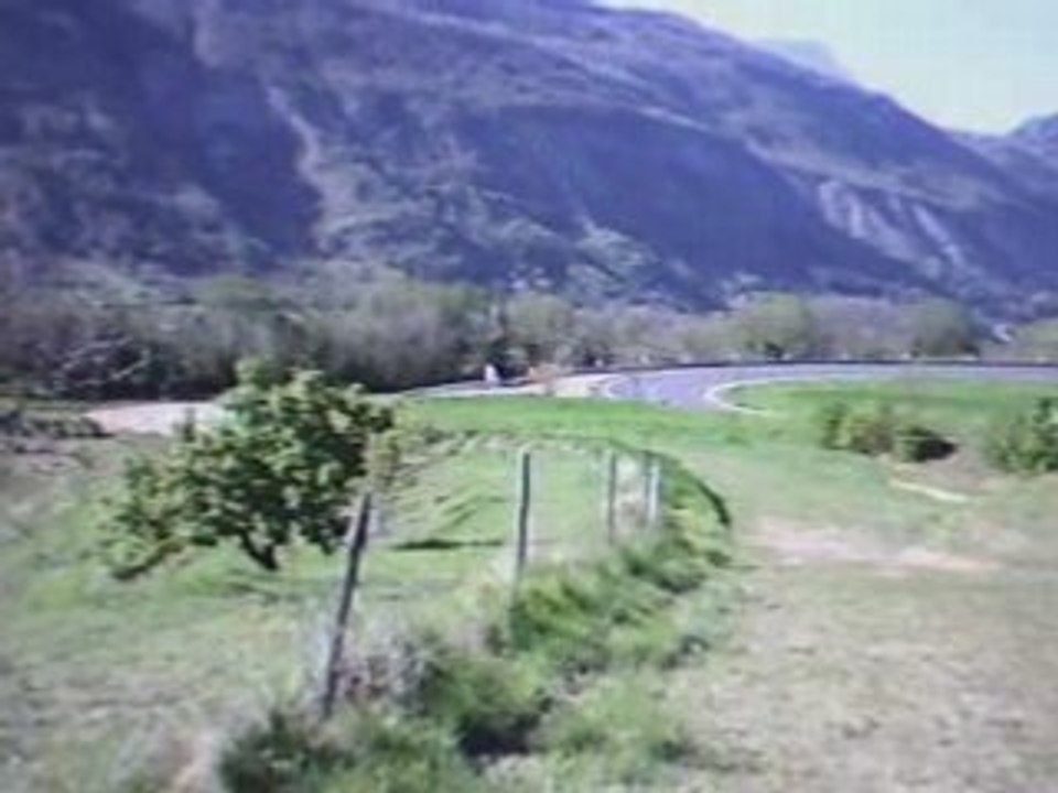 MONTAGE CROSS