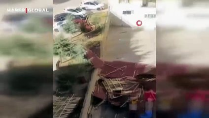 Mardin'de şiddetli fırtına çatı uçurdu