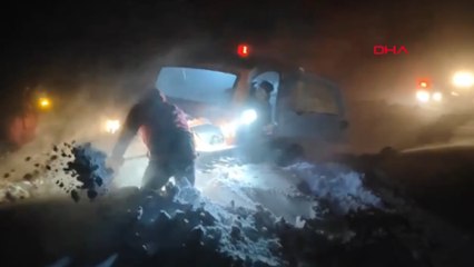 Karda mahsur kalan 6 kişi, 8 saatlik çalışma ile kurtarıldı