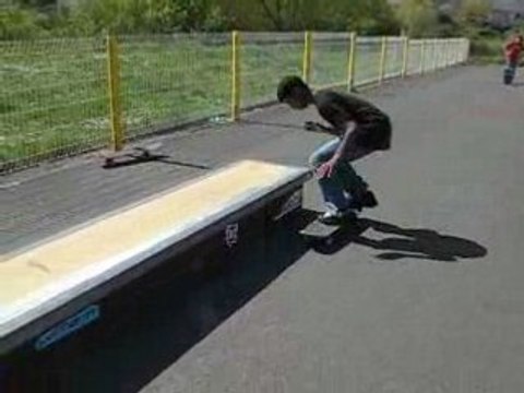 Sk8@chalonnes ==> Francois en 5-0 grind