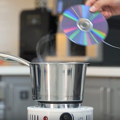 Réutilisez vos VIEUX CD pour en faire un chargeur de téléphone à énergie solaire !