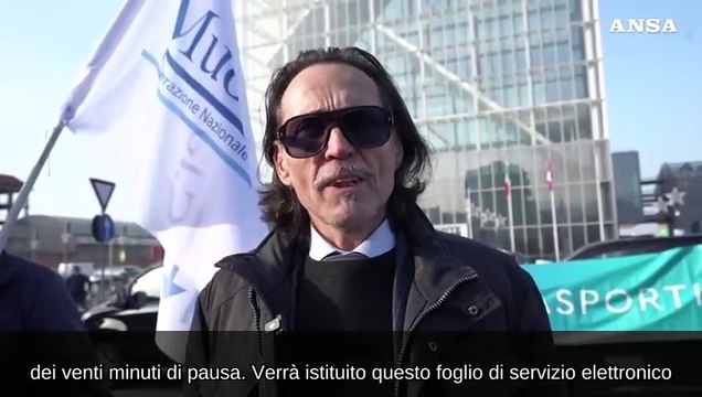 Ncc, la protesta a Torino davanti alla sede della Regione Piemonte