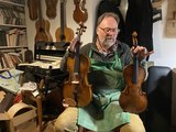 Premier prix des métiers d'art du Loiret, il nous ouvre son atelier de lutherie à Orléans