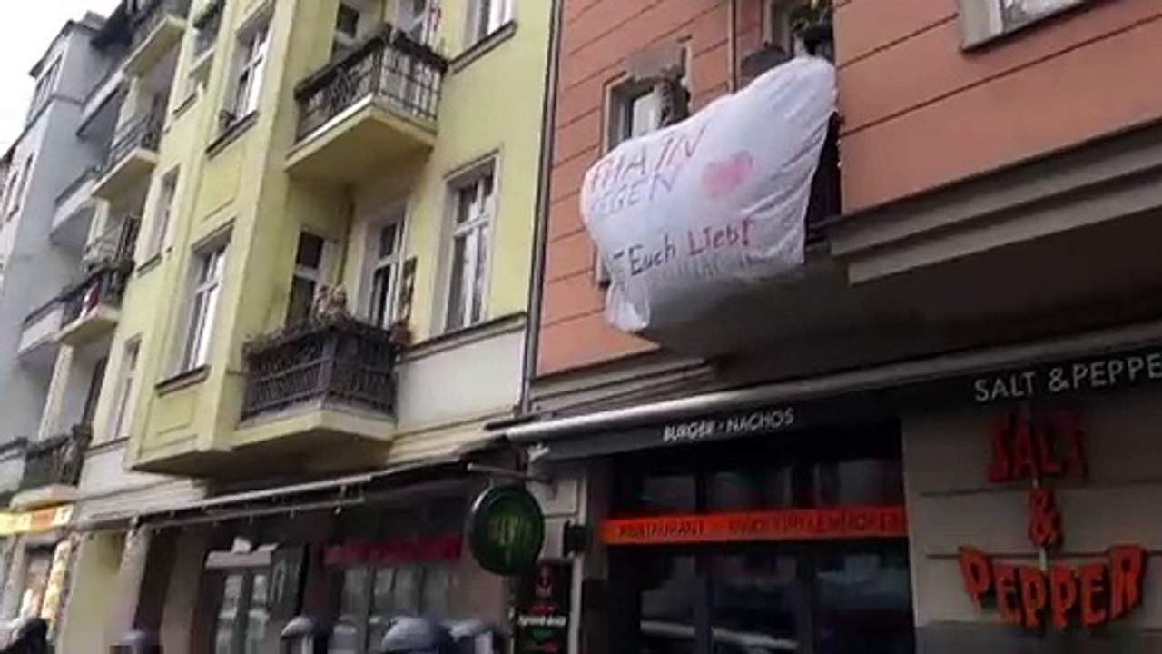 Berlin: Tausende Menschen demonstrieren gegen Neonazi-Aufmarsch