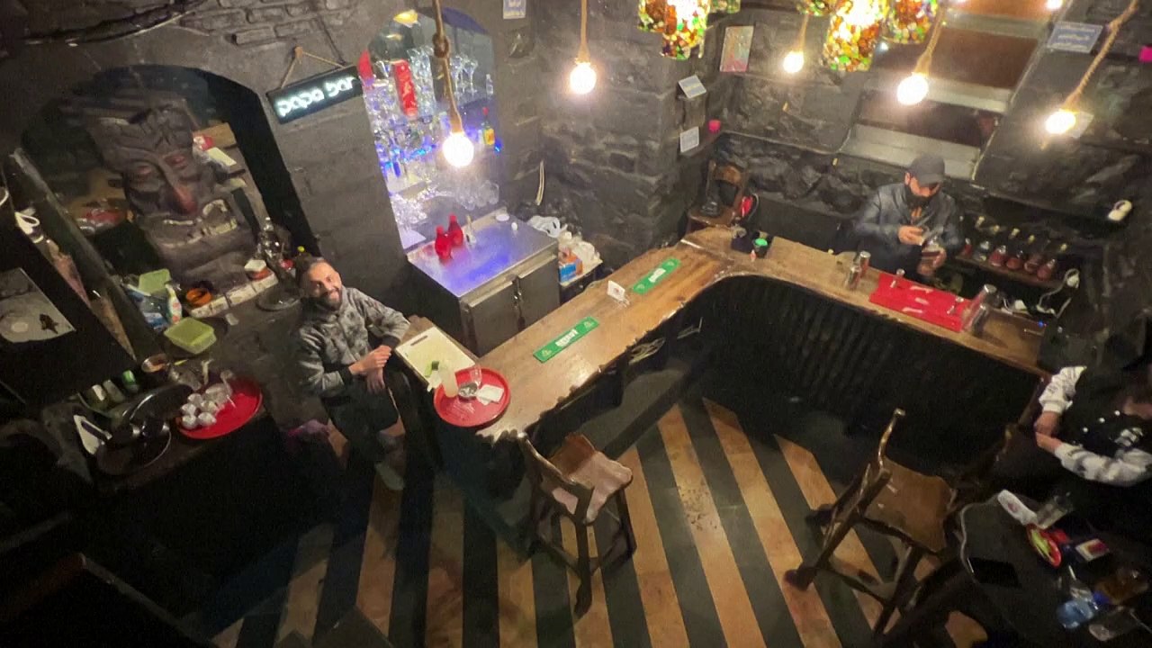 Syrian nightclubs and restaurants reopen cautiously after Islamist takeover