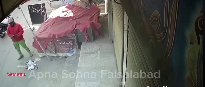 Cleaning Person Making Fake Image Of Cleaning Dust .@MaryamNawazSharif1