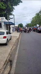Moradores de Bebedouro fazem protesto contra falta d'água e bloqueiam via