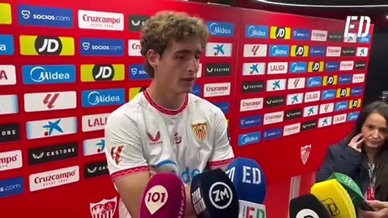 Manu Bueno celebra su primer gol en el Sevilla, la victoria y el merecido tributo a Jesús Navas