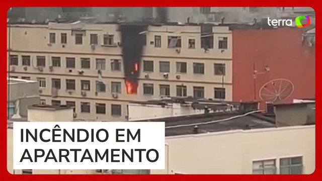 Prédio pega fogo em Copacabana, moradores são evacuados e vias ficam interditadas no RJ