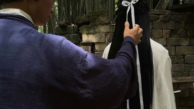 Live action short play: Dragon Girl finds someone approaching from behind 真人短劇 龍女發現背後有人靠近