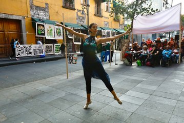Con danza y música, exigen un fin a los desalojos