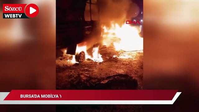 Mobilya yüklü kamyonet seyir halindeyken alev alev yandı