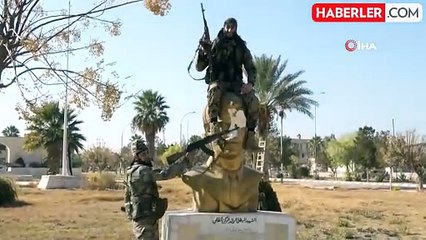 Esad Heykelleri Muhalifler Tarafından Yıkıldı