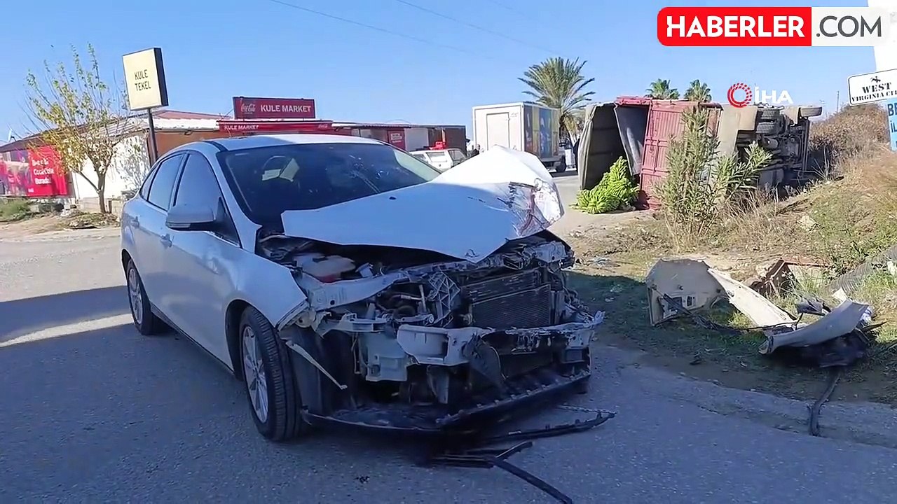 Muz Yüklü Kamyon ile Otomobil Çarpıştı: 2 Yaralı