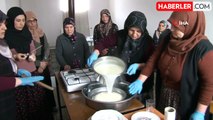 Sivaslı Kadınlar Mozzarella Peynirini Öğrenerek Ekonomiye Katkı Sağlıyor