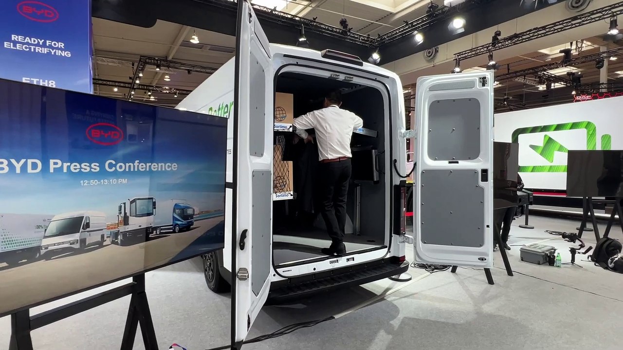 BYD E-VAli VAN (2025) Interior And Walkaround IAA Transportation 2024 Hannover