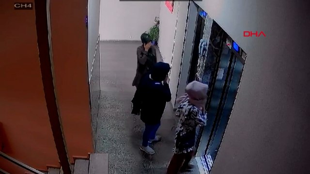 Yüzlerini eşarpla gizleyip 3 evi soydular