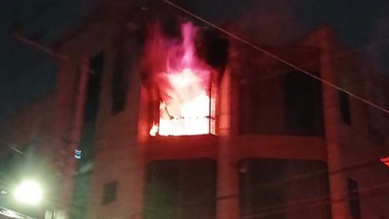 구미 진평동 빌라에서 불...40대 1명 화상 입고 이송 / YTN