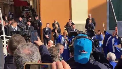 Le pape François est arrivé à la cathédrale d'Ajaccio, dimanche 15 décembre