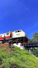 Pelan-pelan Aja Sambil Cek Jembatan 👍👌