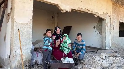 السوريون يعودون إلى مدينة القصير بعد سقوط الأسد