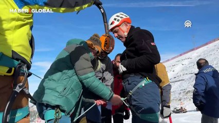 Erzurum Valisi'nden buz duvarı tırmanışı