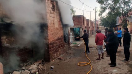 Watch Video: अस्पताल के जर्जर आवास में लगी आग
