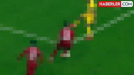 Antalyasporlu futbolcu, çektiği şutla güvenlik görevlisini yere serdi