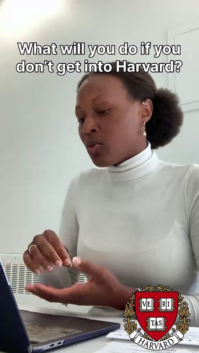 YouTube Laura Orvélie 🧠🎀