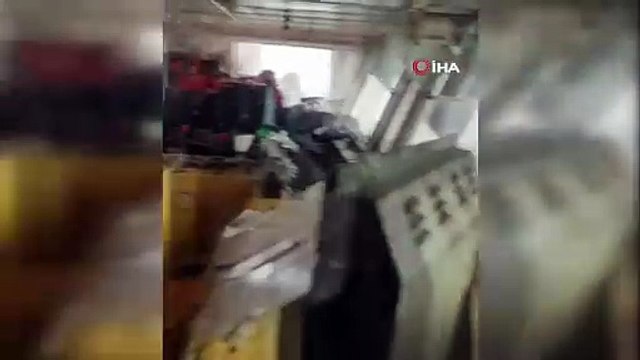 Karadeniz'de fırtına: Bir tanker ikiye bölündü, bir tanker karaya oturdu