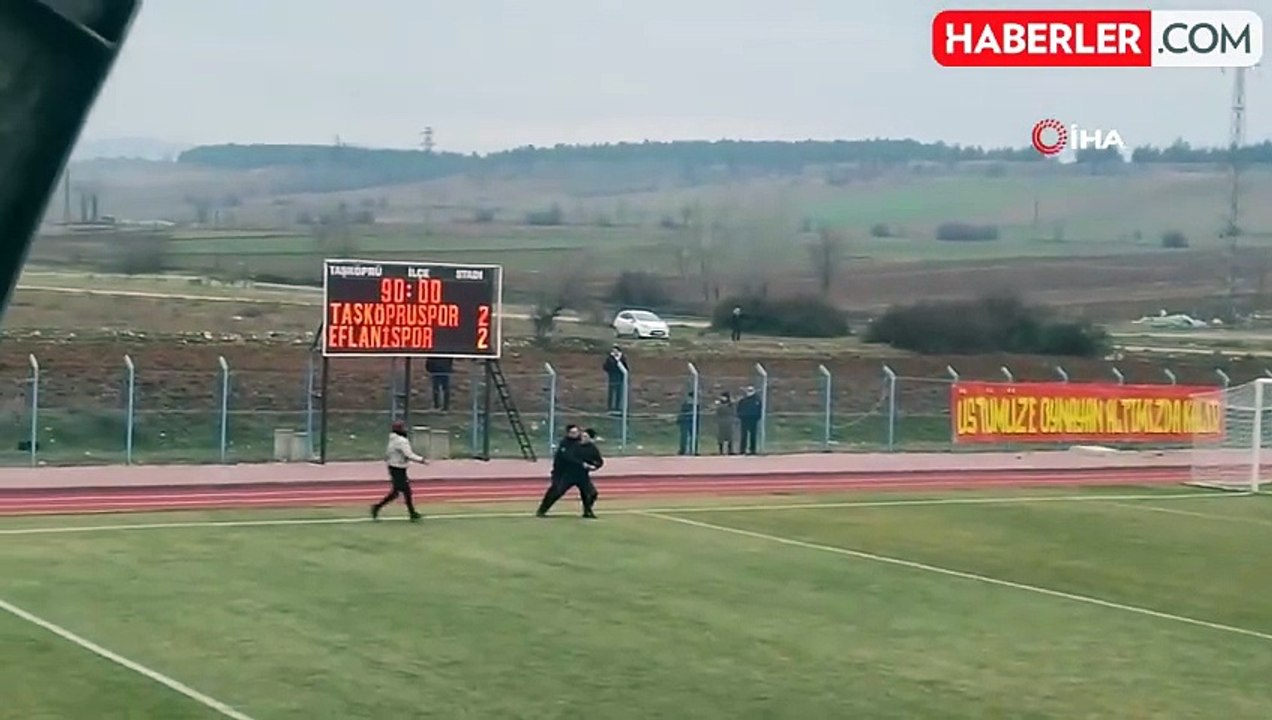 Amatör Futbol Maçında Saha Karıştı, Polis Müdahale Etti