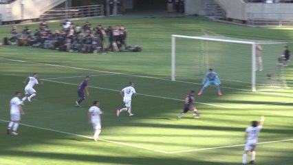 Xavi's stunning backheel pass in El Clásico Legends match leaves the world in awe